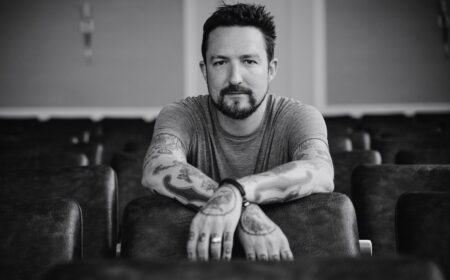 PR-Frank Turner Shares New Single ‘LETTERS’; New LP UNDEFEATED Out May 3